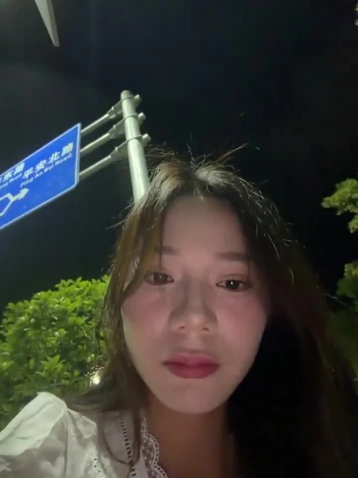 vai-2-e-sinh-vien-vu-to-lon-ram-public-giua-duong-thu-dam-live-sex-ren-ri