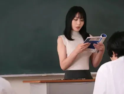 Nữ giáo viên xinh đẹp phải lòng cậu sinh viên của mình